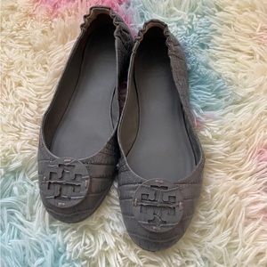 Tory Burch Gray Snakeskin Flats Size 6.5